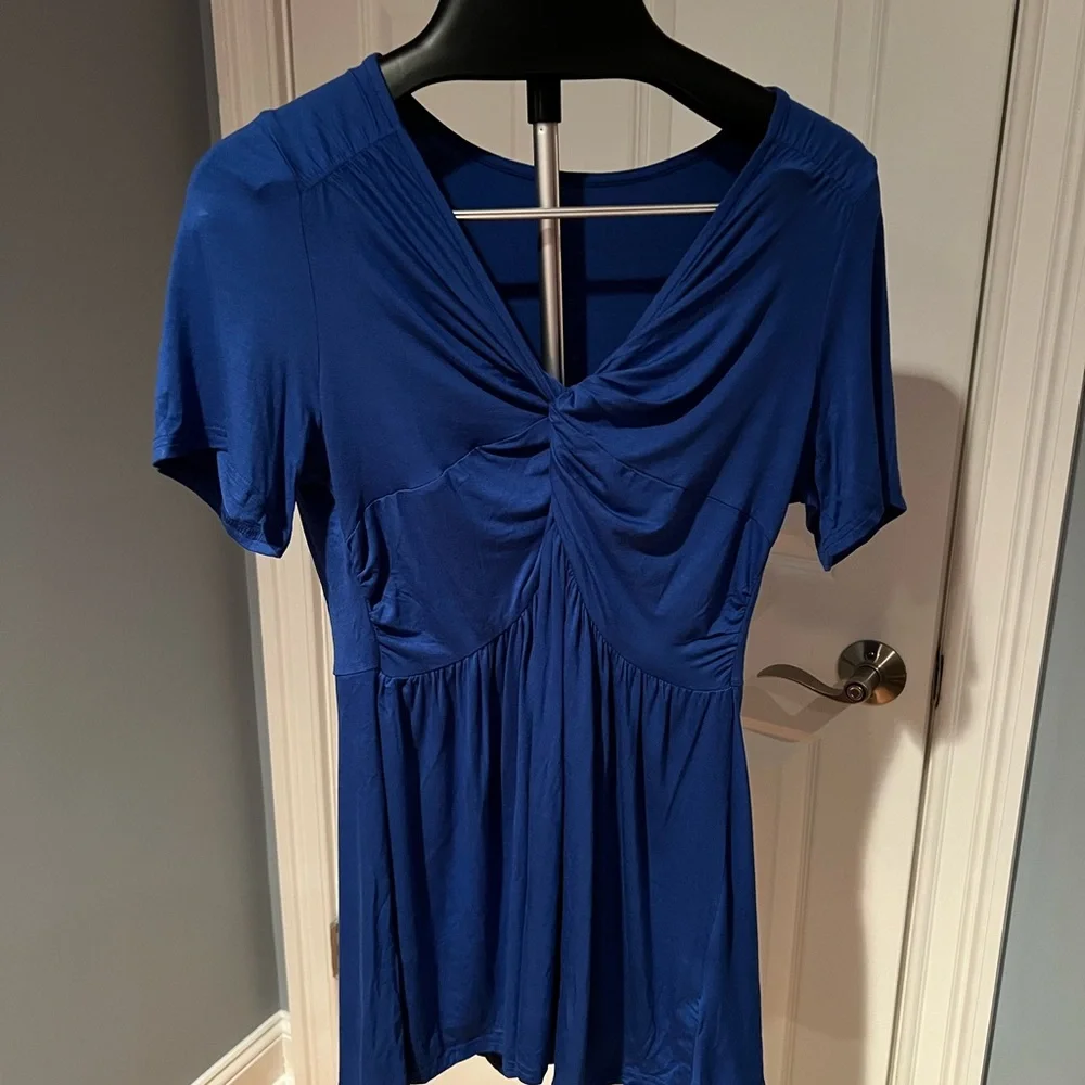 Short sleeve blue v-neck, size XL - Picture 2 of 5